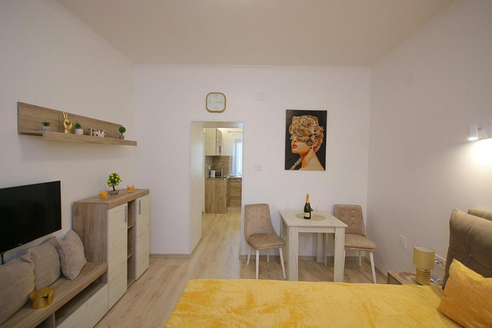 Anro Apartment Палич Екстериор снимка